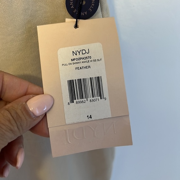 NYDJ Pull On Skinny Ankle Jeans in Feather - Picture 6 of 9